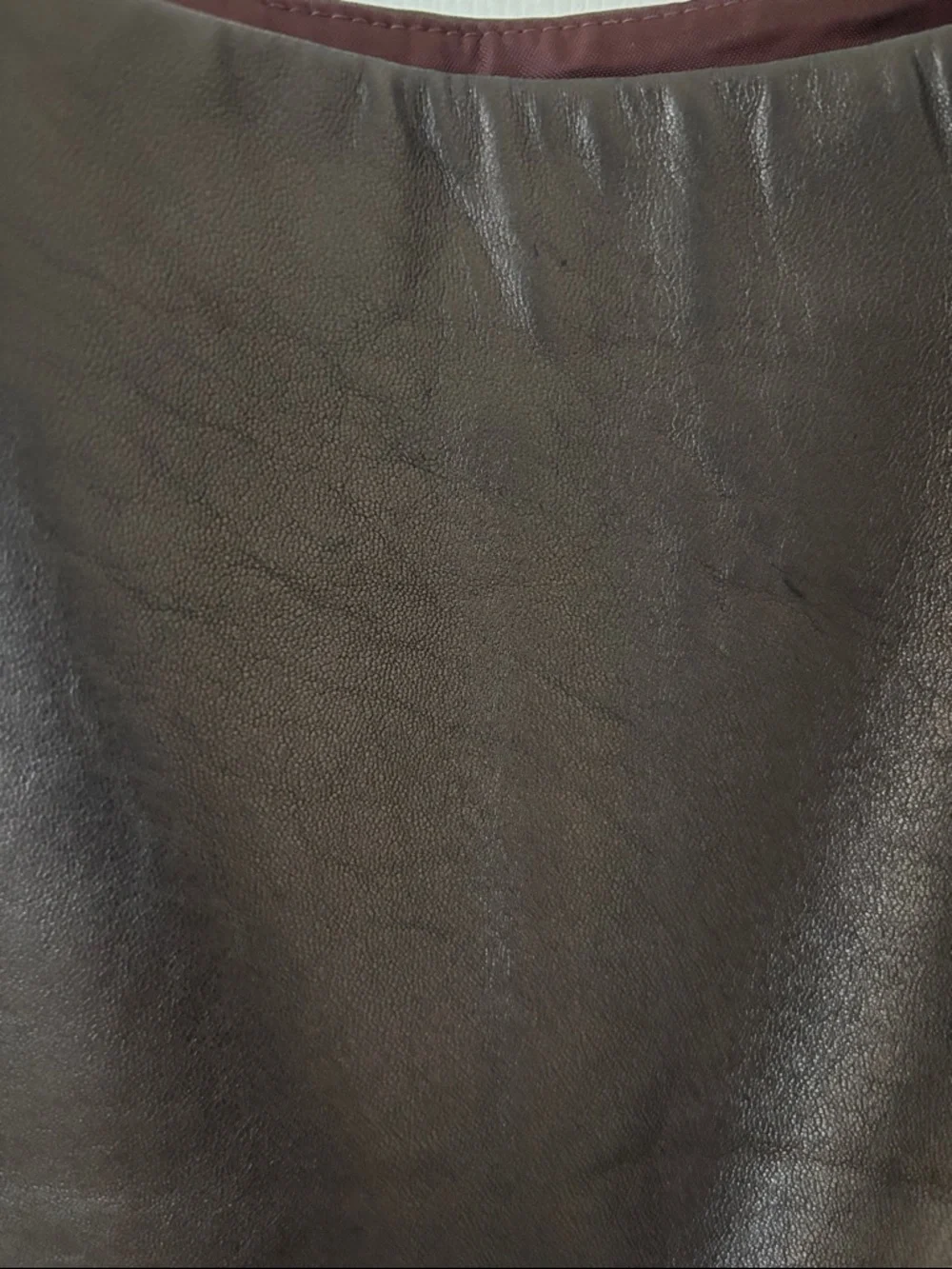 Emanuel: Soft leather vest lined in Burgandy with floral appliqué signature fo - Picture 8 of 9